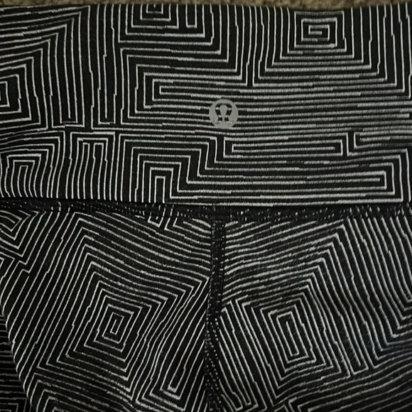 2 Pairs Lululemon Grey Pattern Align & Wunder Under Leggings, lightly worn - Picture 4 of 6